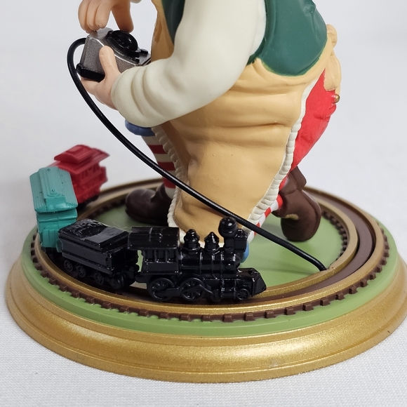 Hallmark Keepsake Ornament Toymaker Santa with Train 7th in a Series 2006 & Box - Picture 6 of 8
